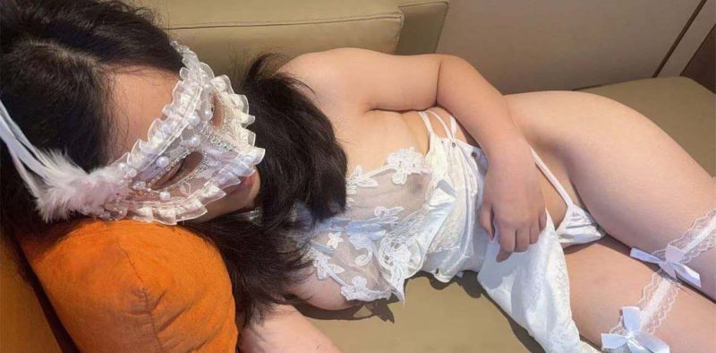 20岁嫩到出水女大学生 拍摄时被摄影师手指挑逗阴唇 低吟声连绵不断 紧致嫩穴浮现眼前！-51吃瓜网
