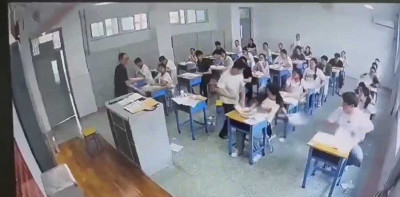 山东邹城一中高考考场 小伙因答不出题自暴自弃发狂 撕毁多人试卷 现场监考老师都懵逼了！-51吃瓜网