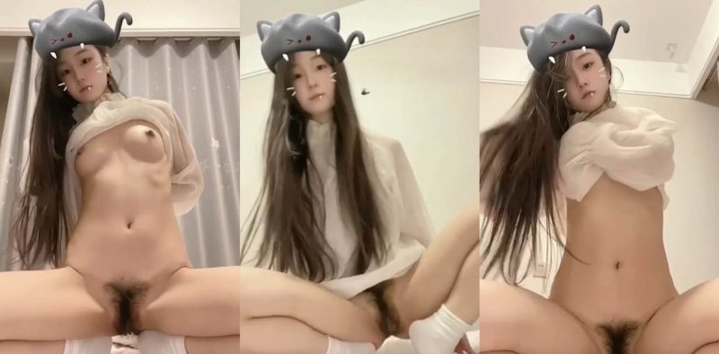 超可爱美少女 小鱼可颂 全裸露脸自拍视频 露乳翘臀掰逼内裤套头 阴毛浓密无比撩人！-51吃瓜网