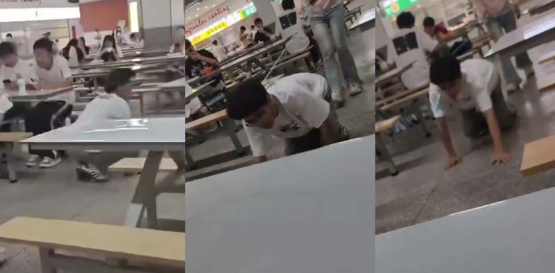 大学食堂炸裂一幕 女子当众遛狗 男生戴狗绳学狗叫爬行 瓦学弟都被训成宠物了！-51吃瓜网