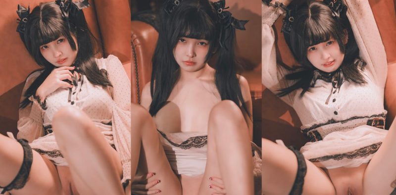 极品福利姬 慕慕Momo COS双马尾玩偶少女写真 全裸秀美乳张腿露逼 摄影师看的爽死了！-51吃瓜网